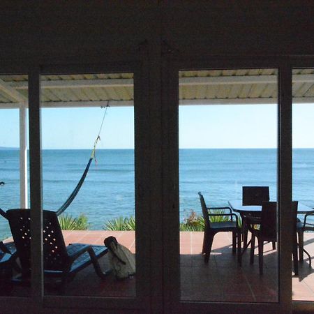 Oceanfront Bungalows - Paradise Rentals Santa Catalina Dış mekan fotoğraf